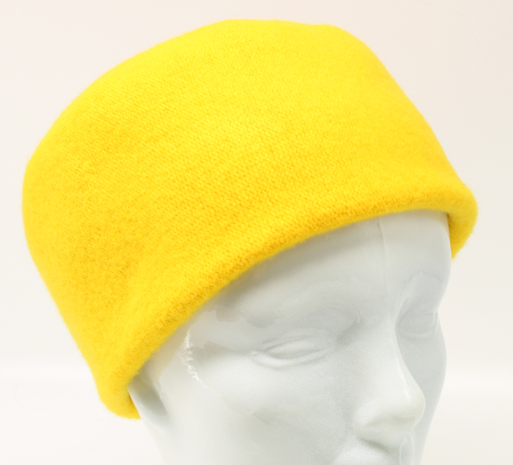 Hüte von Hand Moni Gelb